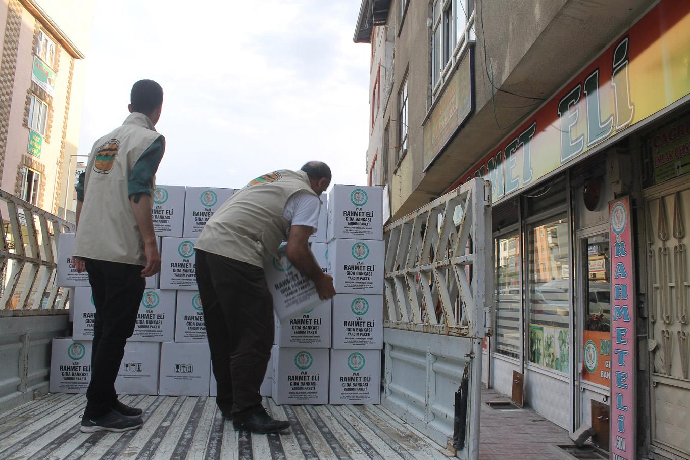 Rahmet Eli Gıda Bankası’ndan Cizre'deki ailelere yardım